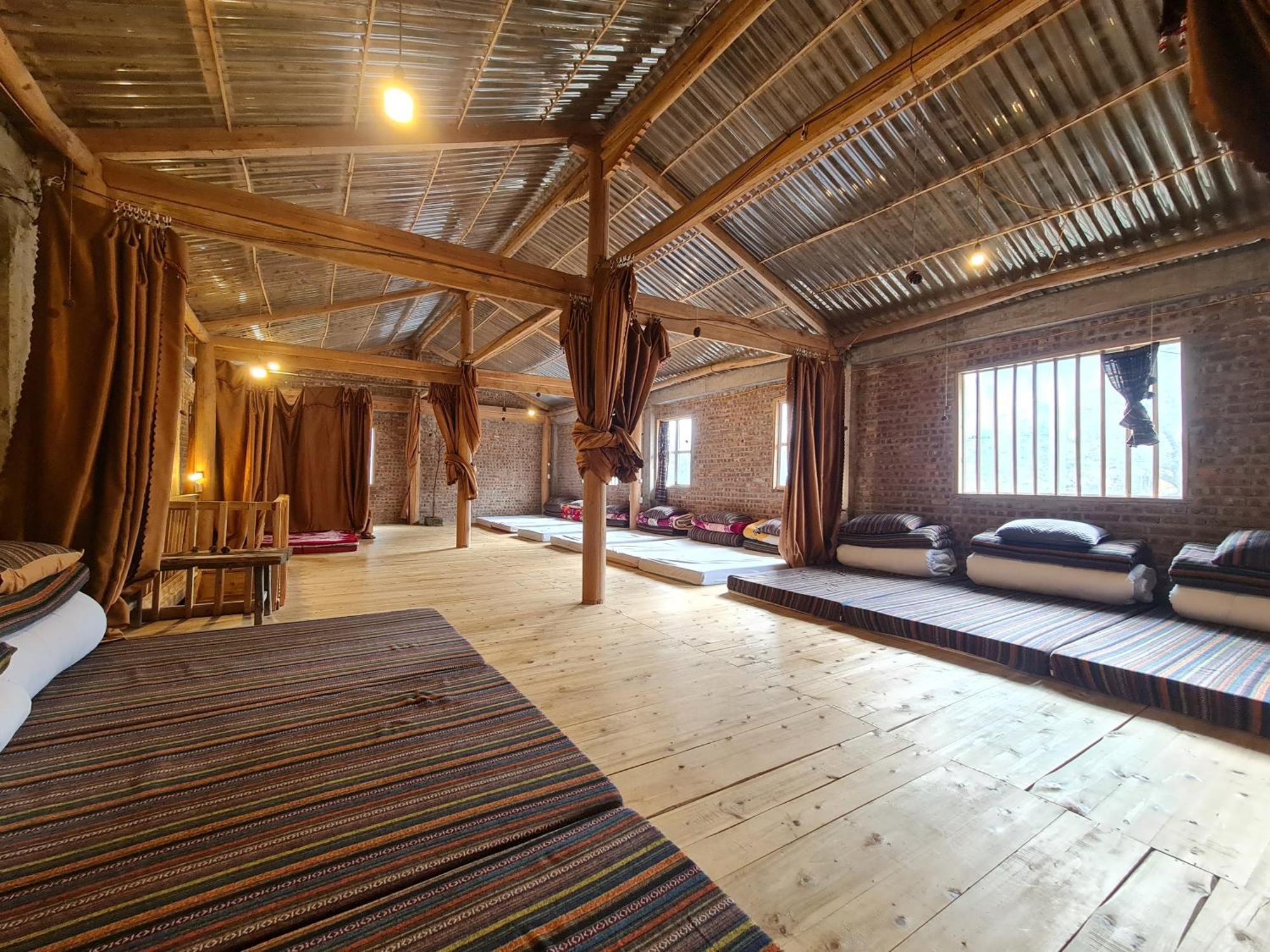 Nha Co Lao Xa Homestay Hmong & Bungalow Air Conditioner Dong Van  Exterior foto