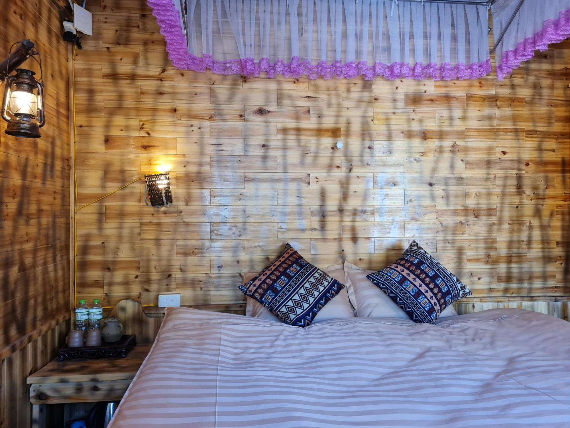 Nha Co Lao Xa Homestay Hmong & Bungalow Air Conditioner Dong Van  Exterior foto